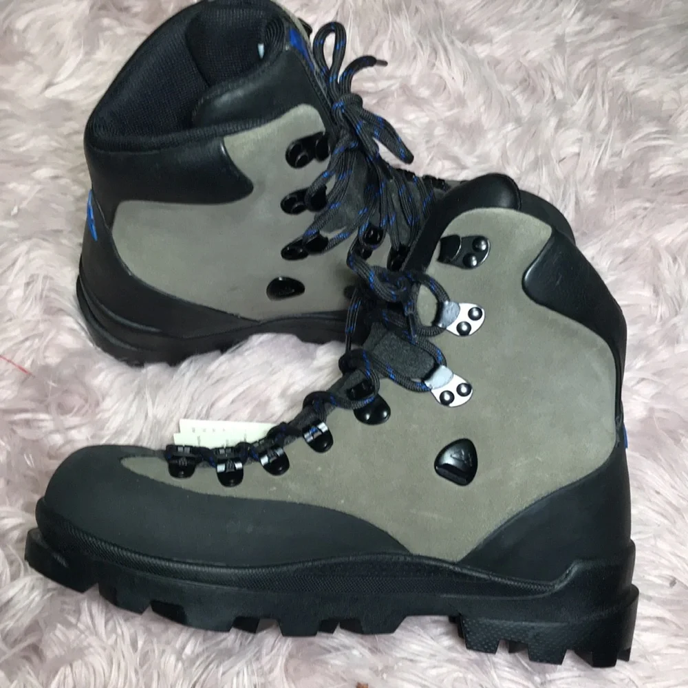 Montrail “Olympus” Hiking Boots. Women’s Sz 10 NEW!